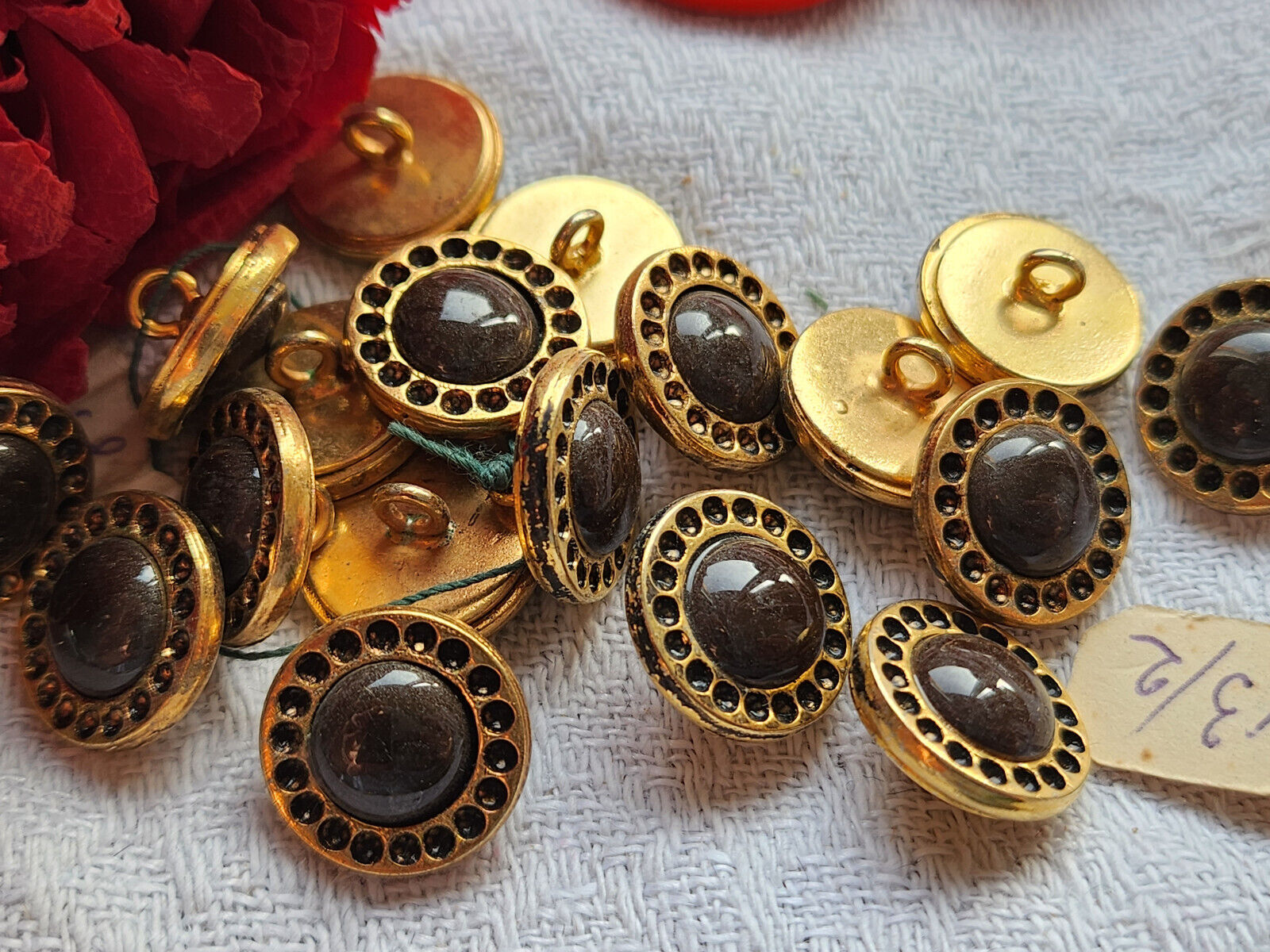 Lot 6 boutons vintage en métal doré coeur marron pied  1,3 cm ref 874