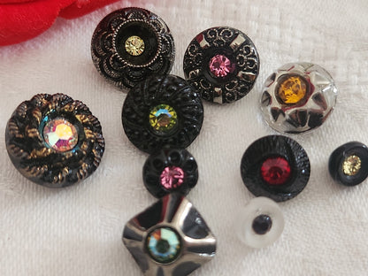 Lot 10 boutons vintage en verre strass panaché ancien 0,7à 1,5 cm ref 6357