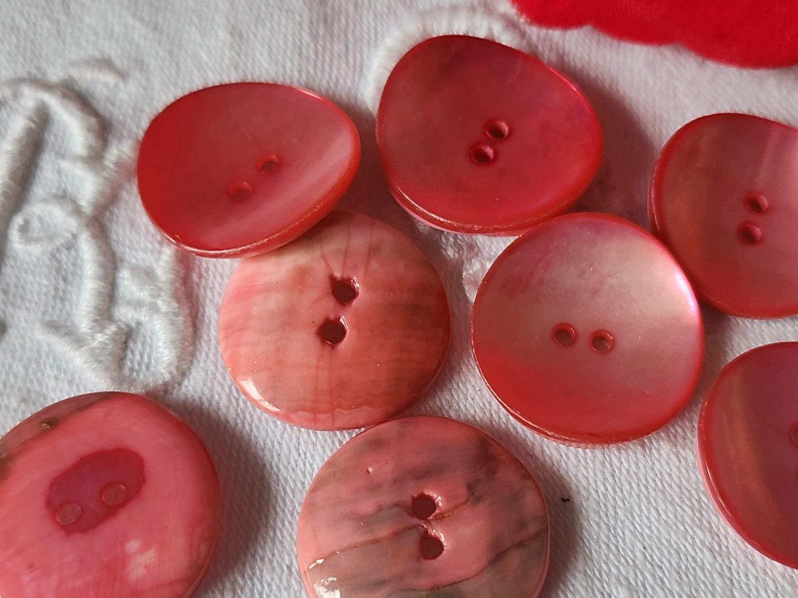 Lot 8 boutons vintage en nacre rose flashy 2,2 cm trous ref 323