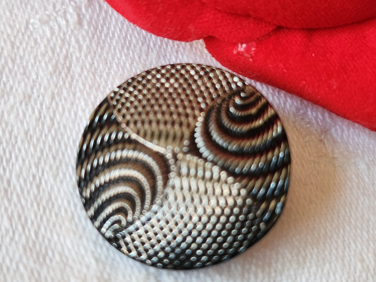 Bouton ancien en verre noir argenté strié 2,3 cm vintage pied D8D
