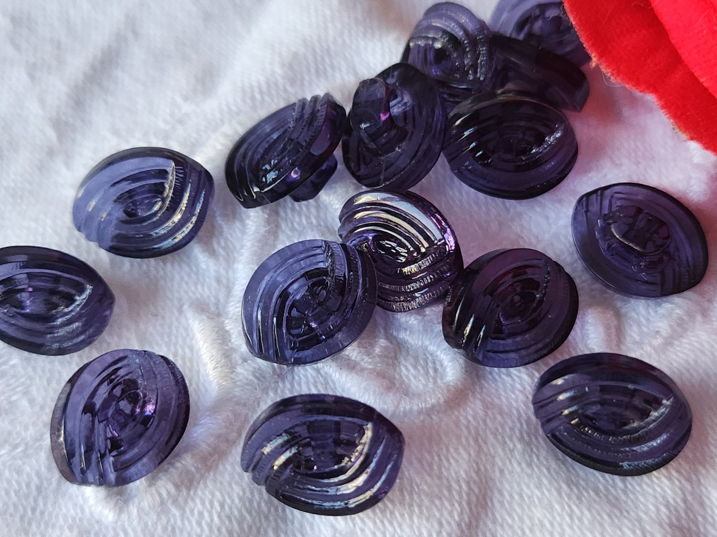 Lot 14 boutons vintage violet petit transparent 1 cm sur 1,3 ,cm ref 3910