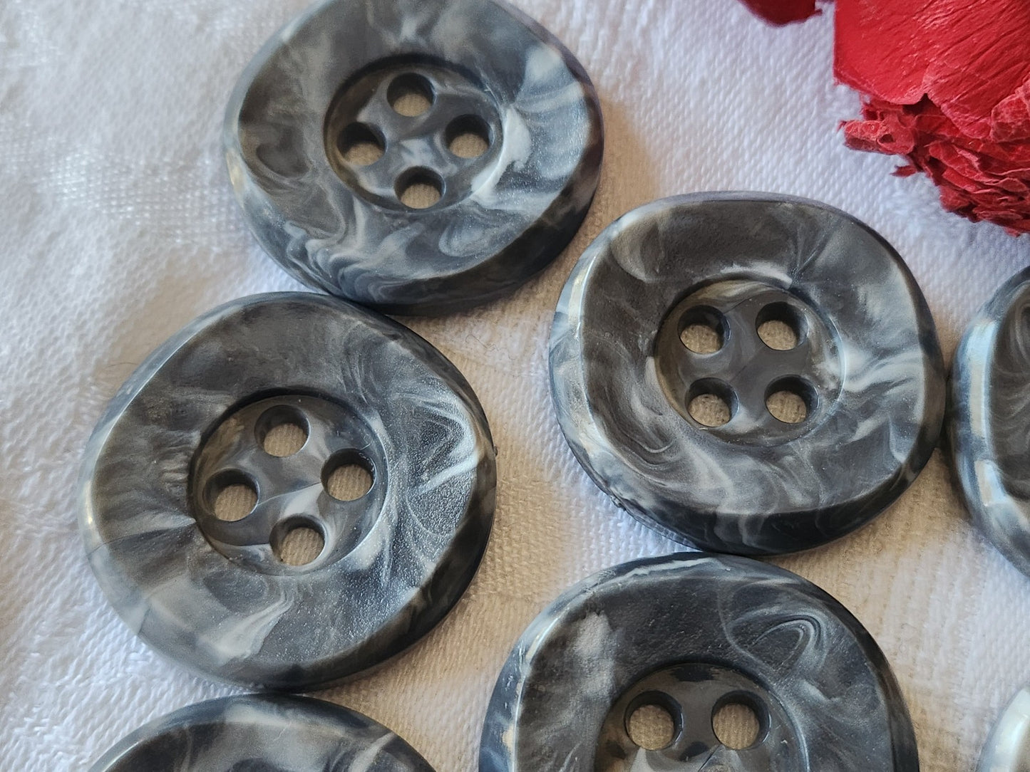 Lot 7 boutons vintage énorme gris chiné 3,4 cm hyper leger trous ref 3392