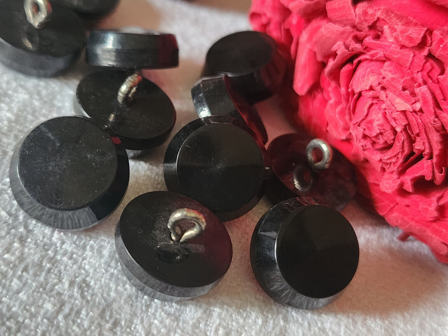 Lot 12 boutons vintage noir à pied metal argenté 1,5 cm ref 4745