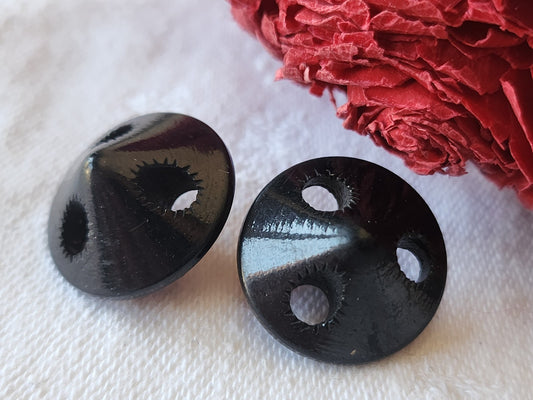 Duo boutons anciens un noir dome ajouré pied laiton 1,8 cm G15C