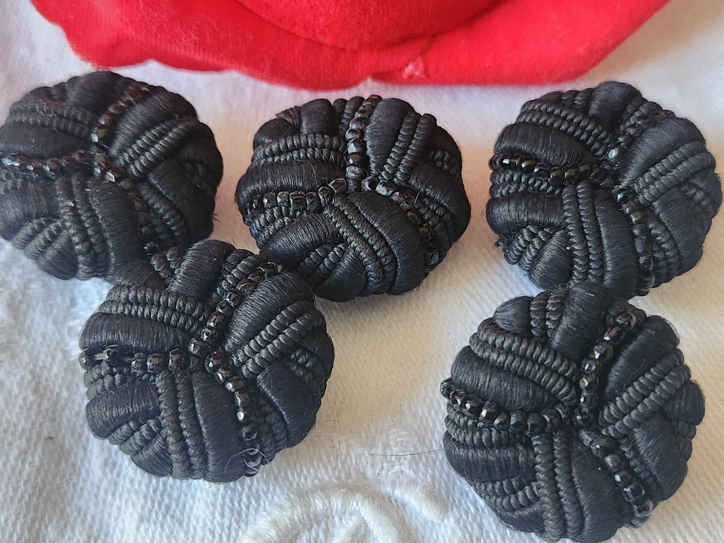 Lot 5 boutons anciens passementerie noir pied perlé  2,4 cm ref 2815