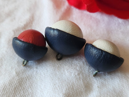 Trio boutons anciens en cuir collection bicolore 1,6 et 2,1 cm ref 6042