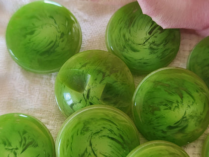 Lot 6 jolis boutons vintage vert transparent veiné à  pied  2,2 cm ref 0042