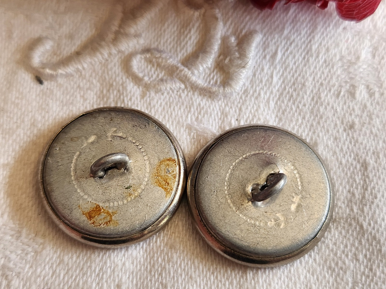 Duo anciens bouton ancien en métal motif poisson 2,2  cm D14P