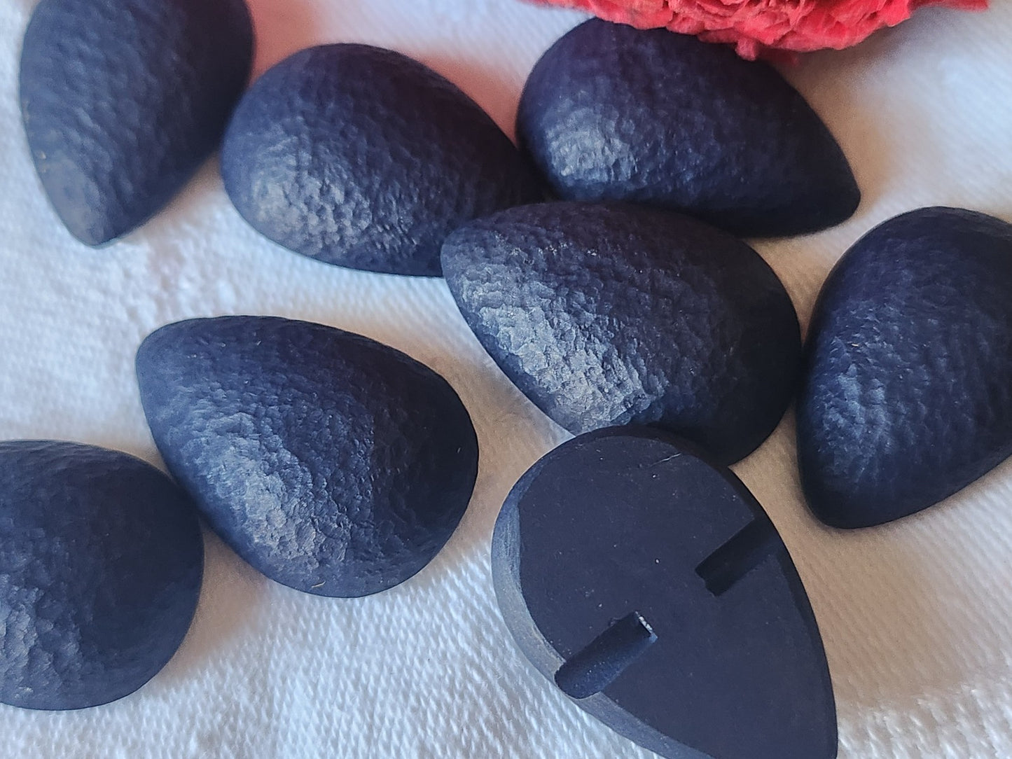 Lot 8 gros boutons vintage gouttes bleu bombé 2,8 cm sur 1,9 cm ref 5524