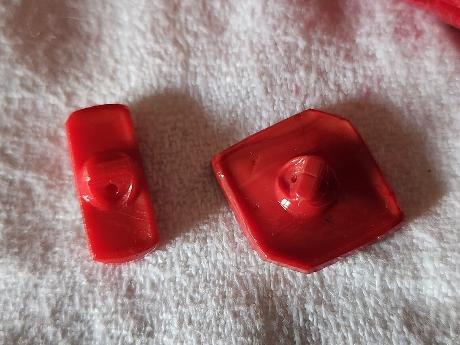 Duo boutons anciens en verre rouge originaux  1,8/2,2 et 0,6 /1,8  cm G11C