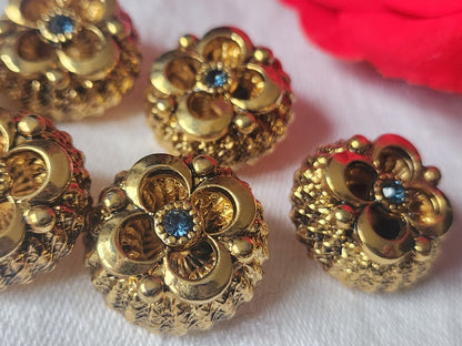 Lot 5 boutons vintage en métal doré volume coeur strass bleu 1,5 cm ref 3887