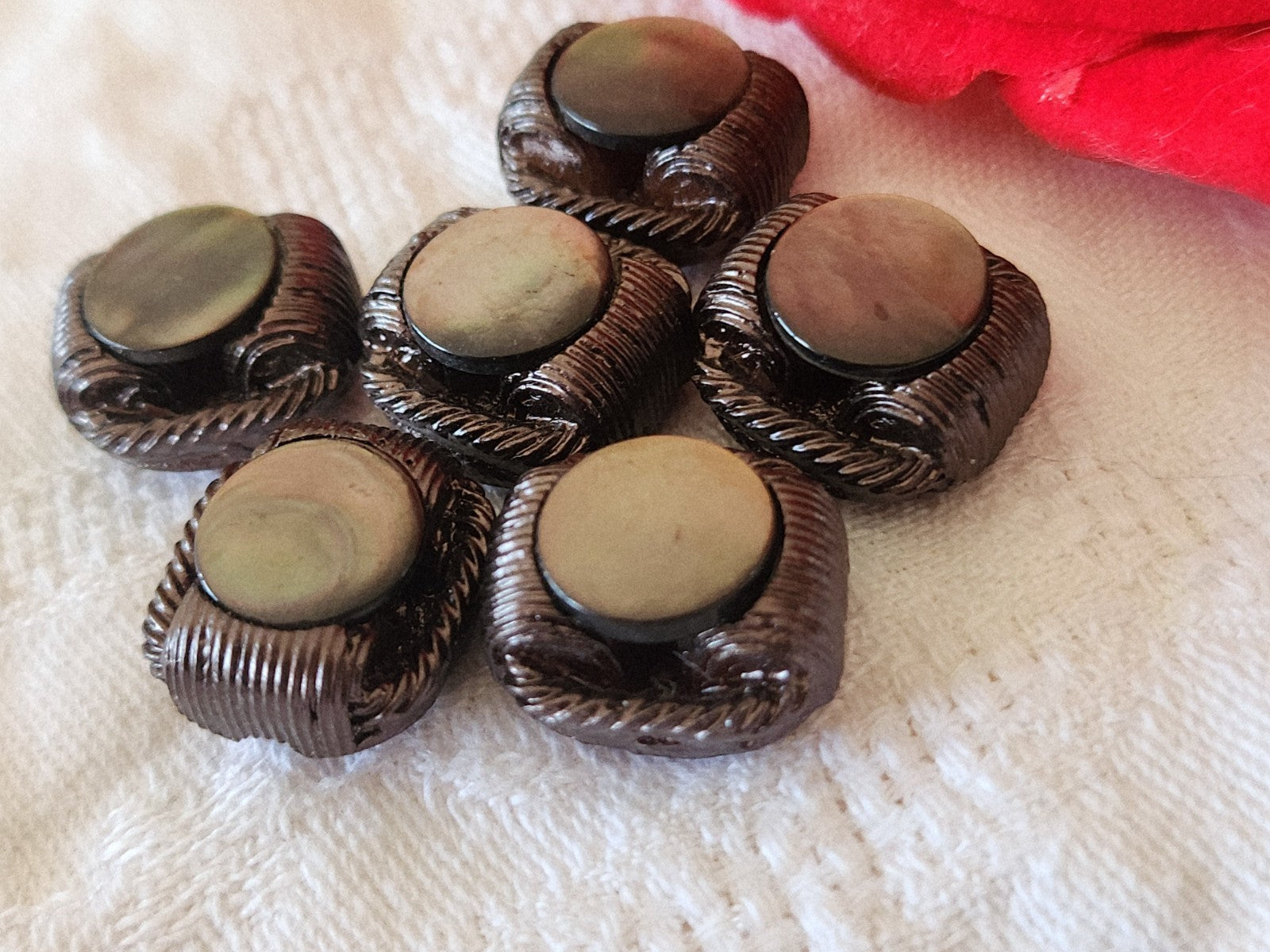 Lot 6 boutons vintage resine coeur en nacre 1,5 sur 1,6 cm pied ref 3872