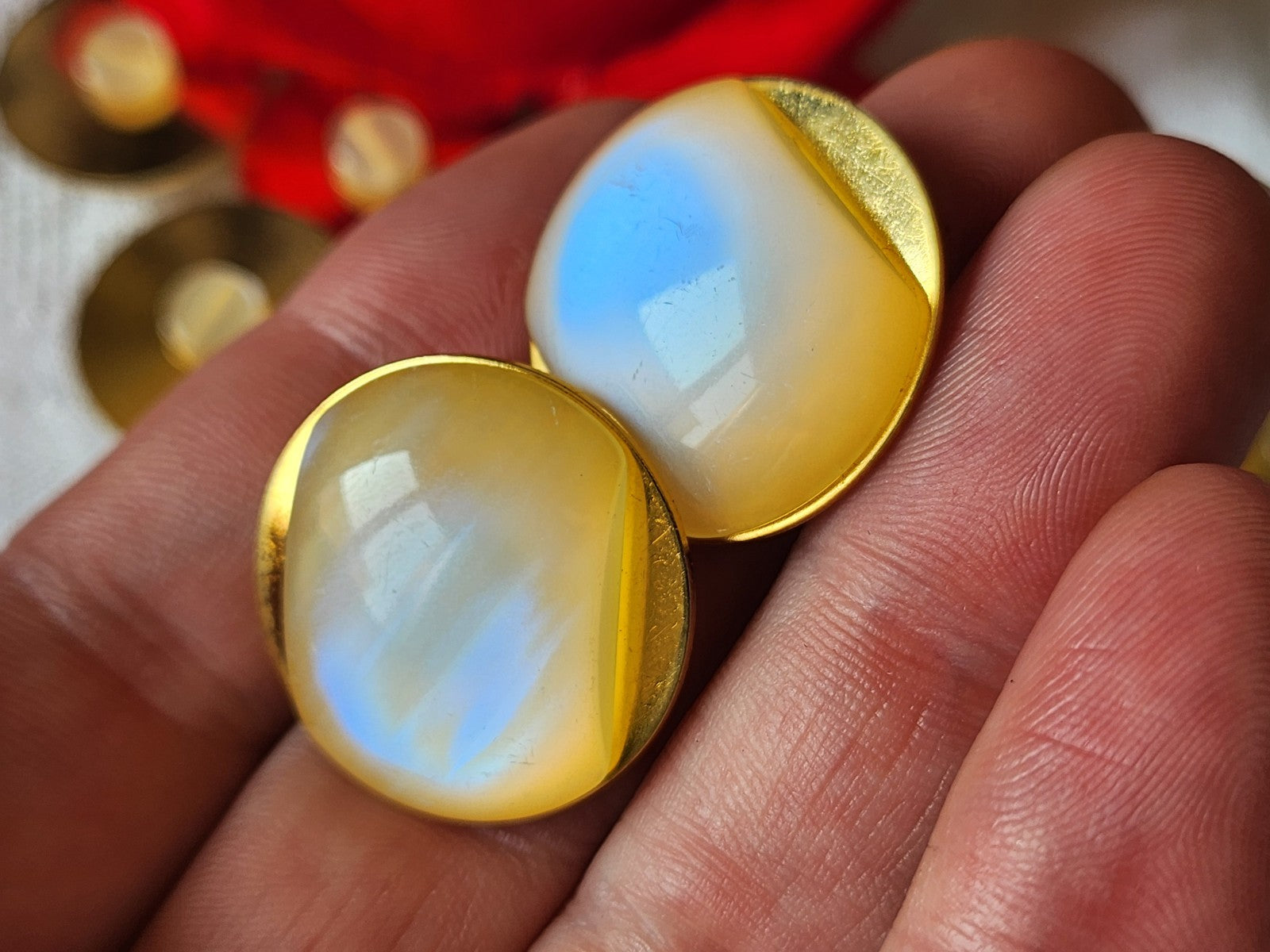 Lot 6 gros boutons vintage blanc reflet mordoré 2,5 cm ref 1220