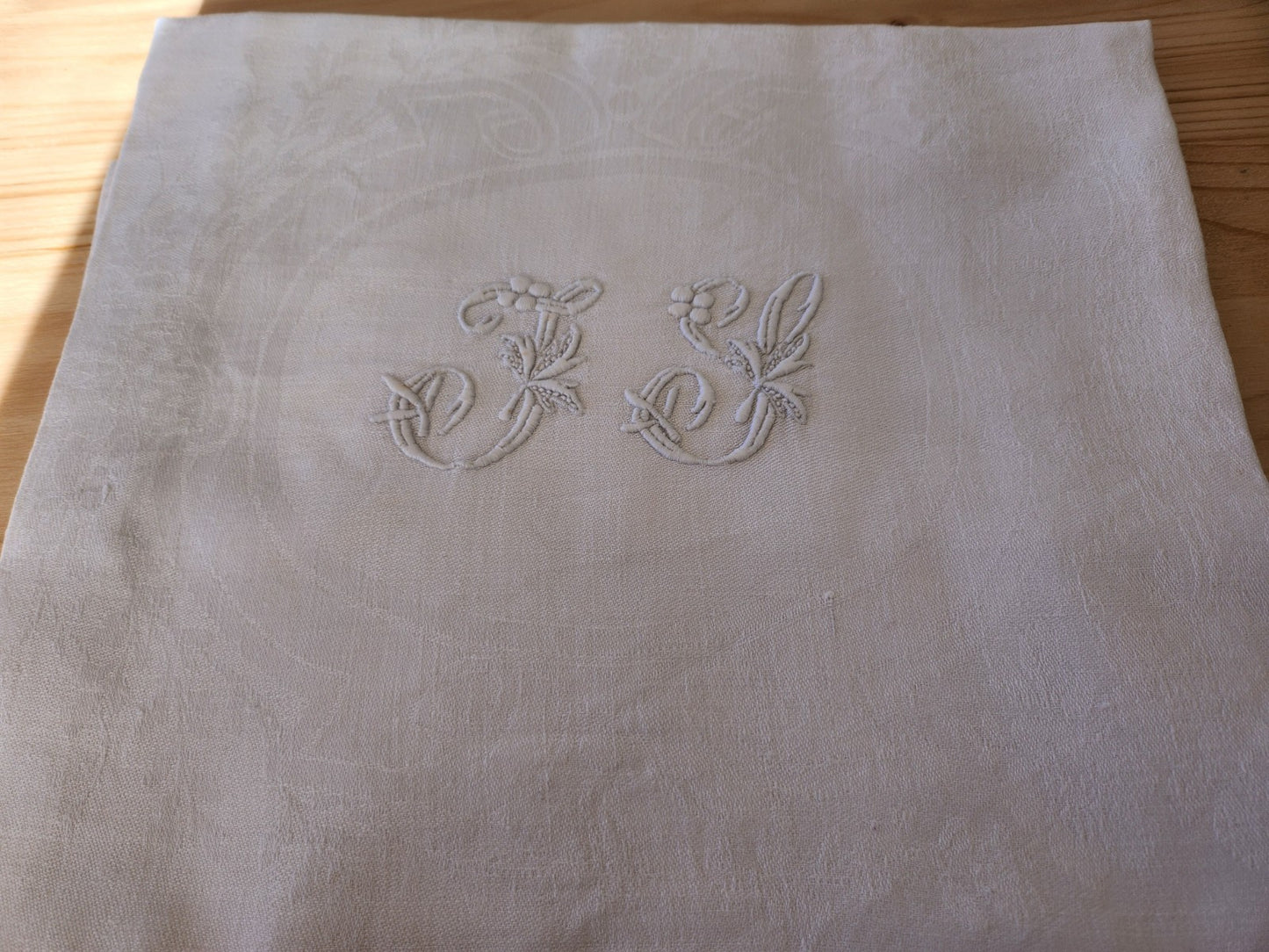 Superbe monogramme ancien IS sur serviette ancienne B8