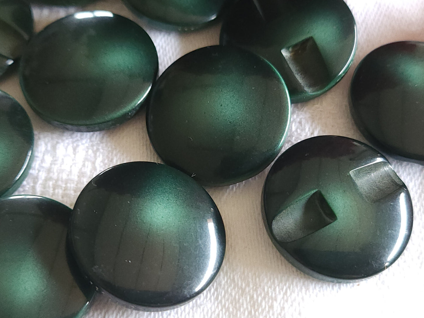Lot 6  boutons vintage vert camaieu à pied  2,3 cm ref 4992