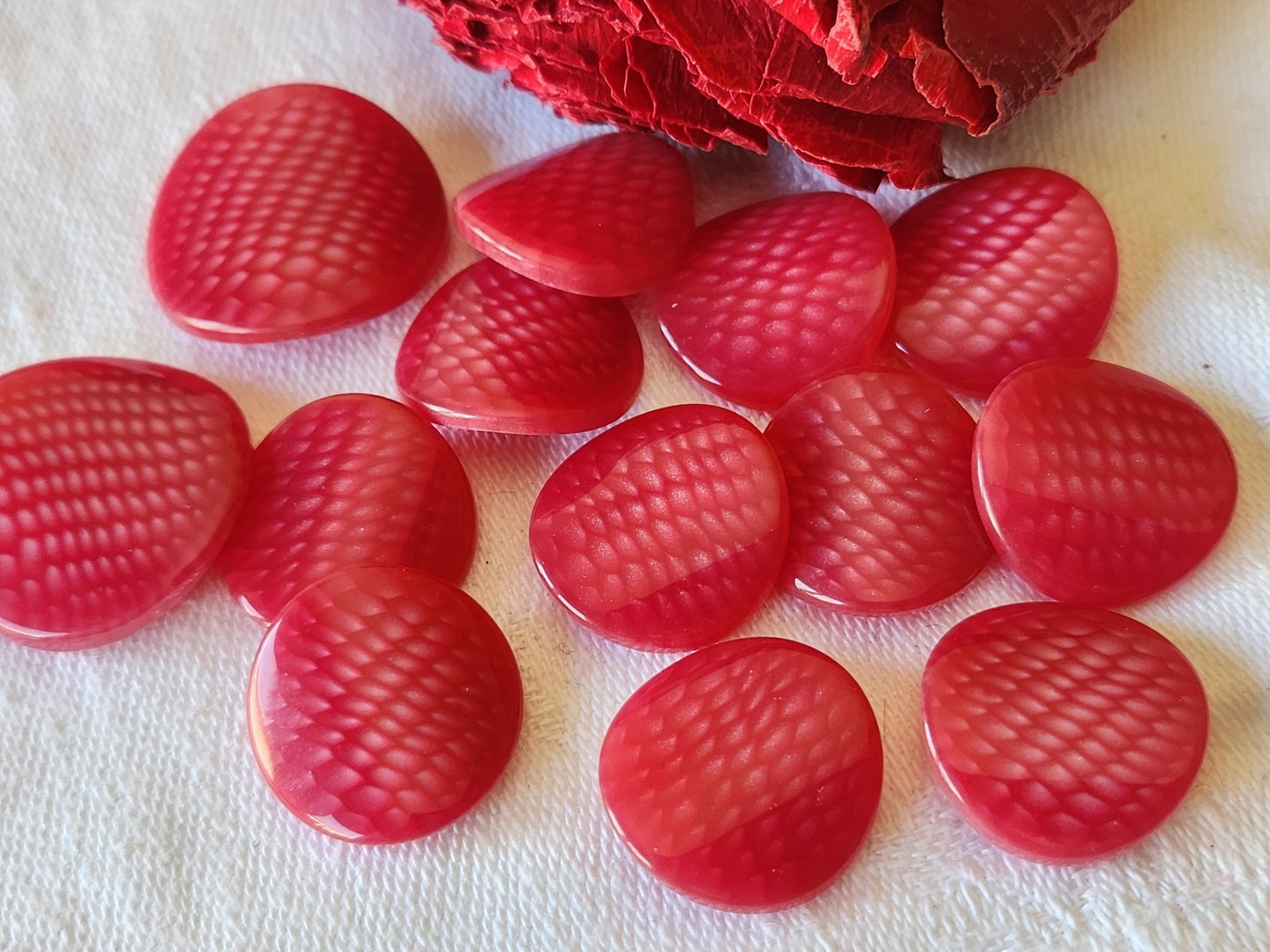 Lot 13 boutons vintage à pied rose quadrillé 1,7 cm (11) et 2,3 cm (2) ref 5069