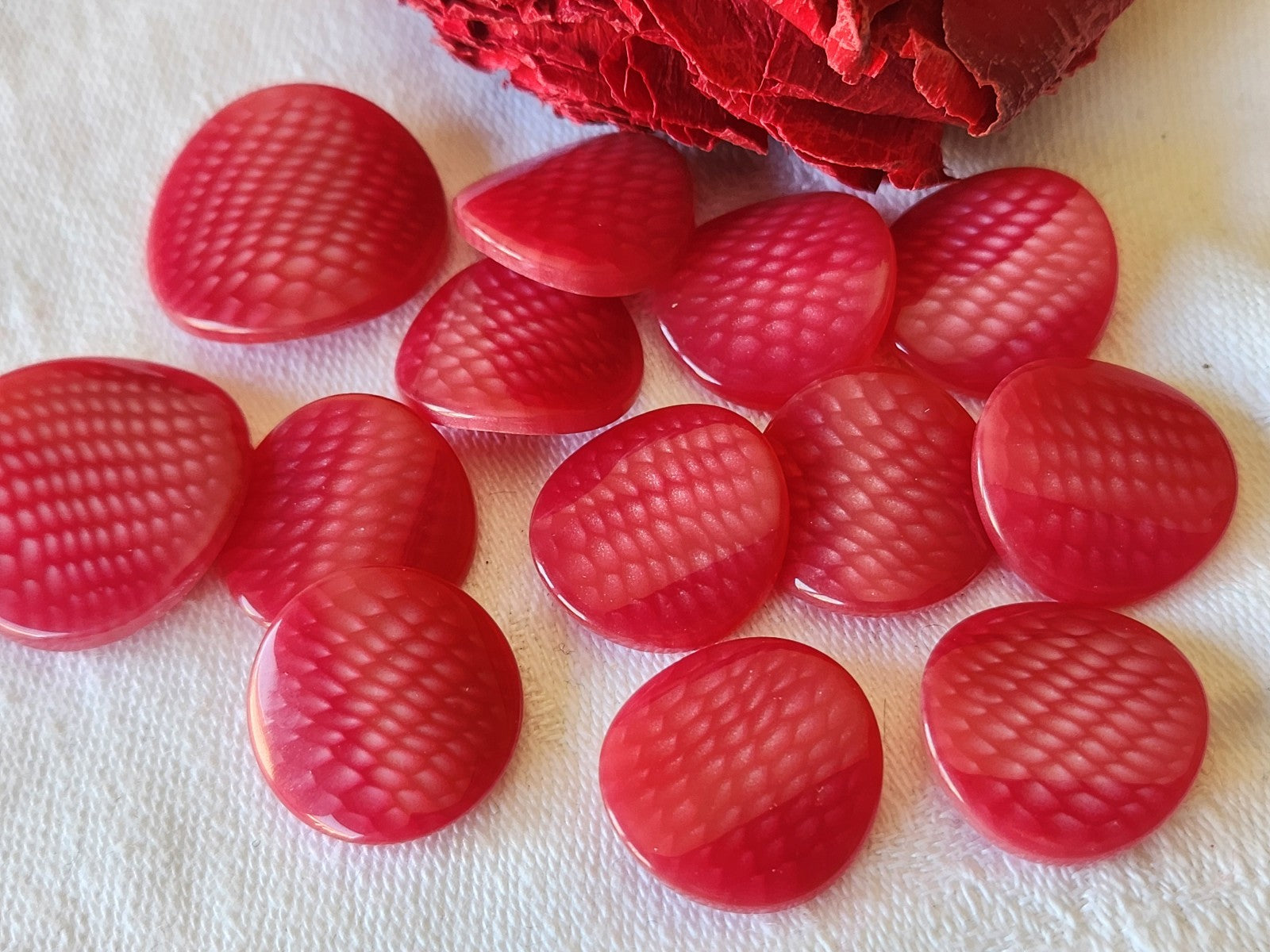 Lot 13 boutons vintage à pied rose quadrillé 1,7 cm (11) et 2,3 cm (2) ref 5069