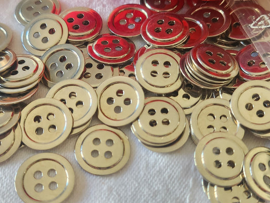 Lot 36 petits boutons en métal argenté 4 trous fin 1,5 cm ref 6113