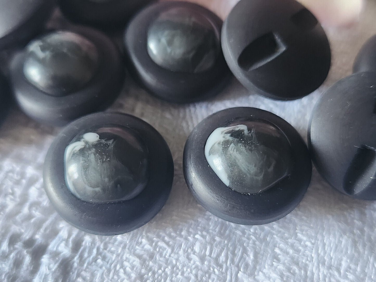 Lot 6  boutons vintage gris mat coeur marbré 1,7 cm ref 854
