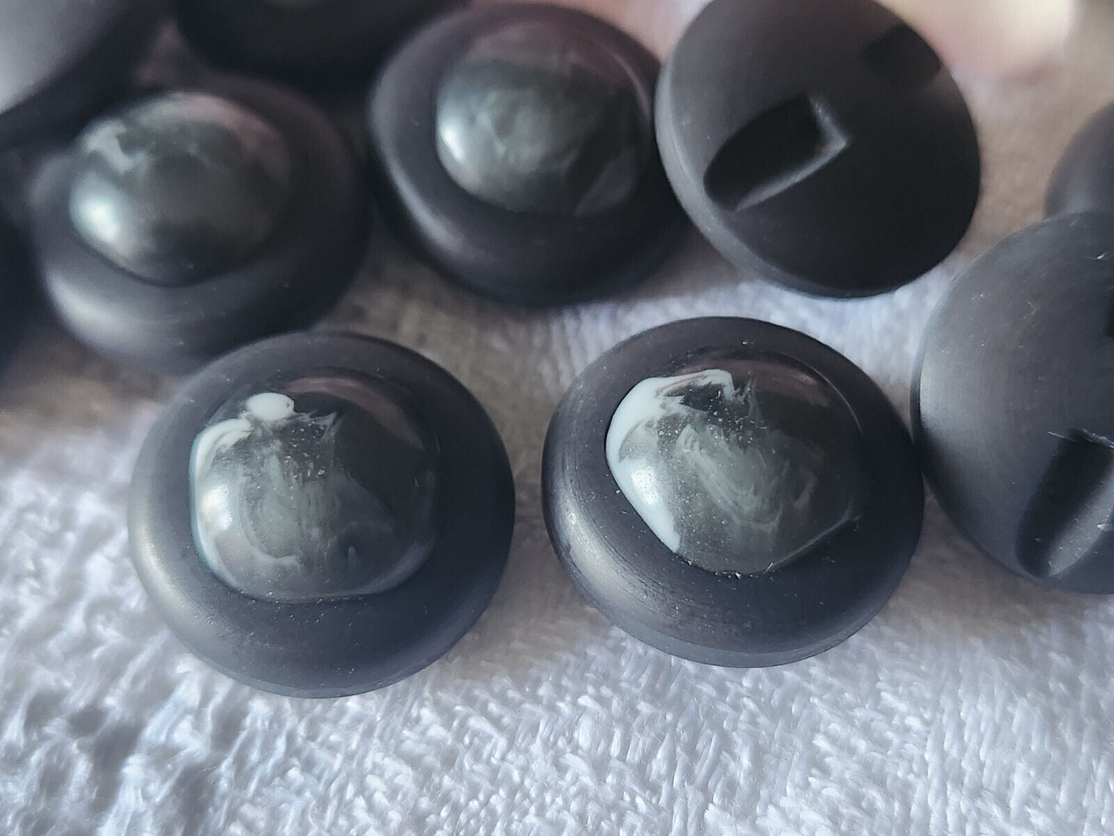 Lot 6  boutons vintage gris mat coeur marbré 1,7 cm ref 854