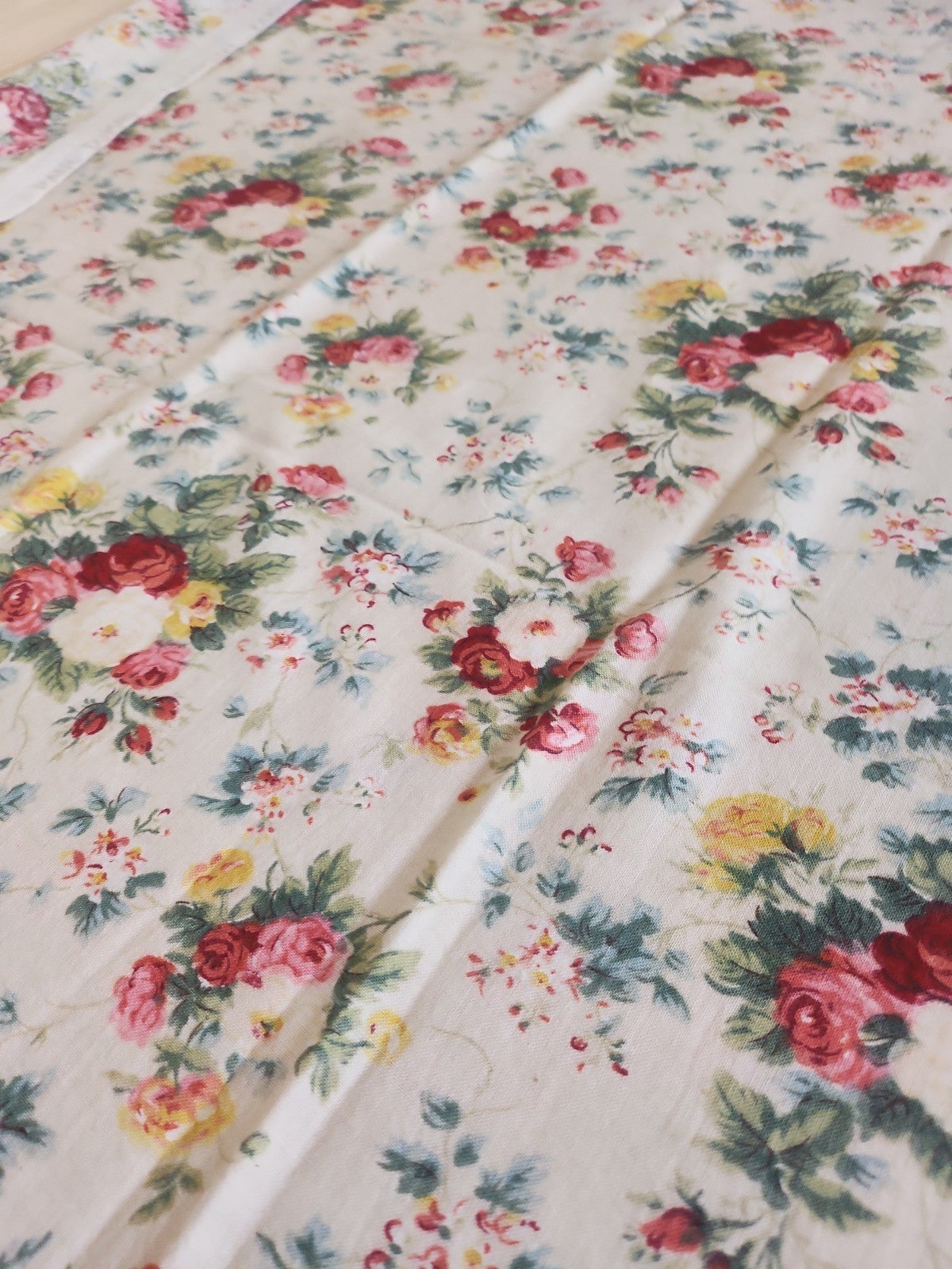 Ancien coupon de tissu fleuri dumas fabrication francaise 119 sur 77 cm B5