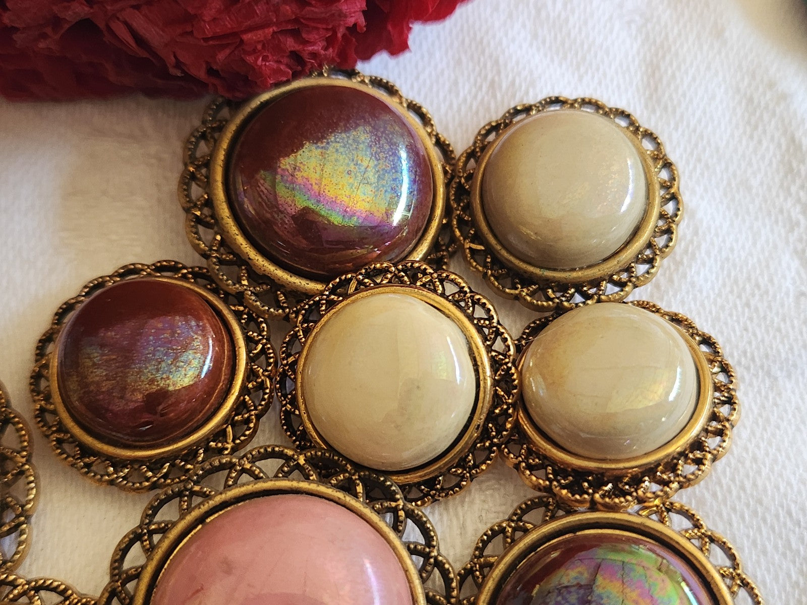 Lot 9 boutons vintage bordure dentelle panaché 1,8 sur 2,6 cm ref 1606
