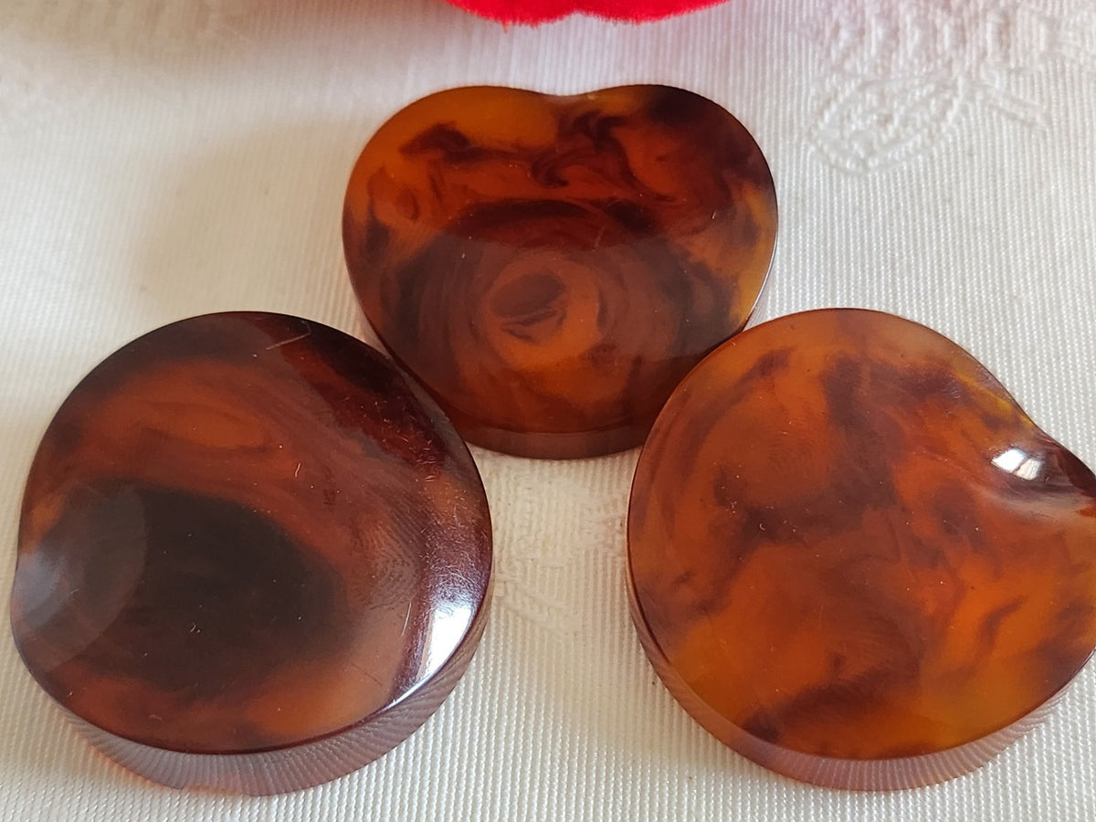 Trio gros boutons anciens ambrés ambrolite?  pied 3,4 cm ref 6220