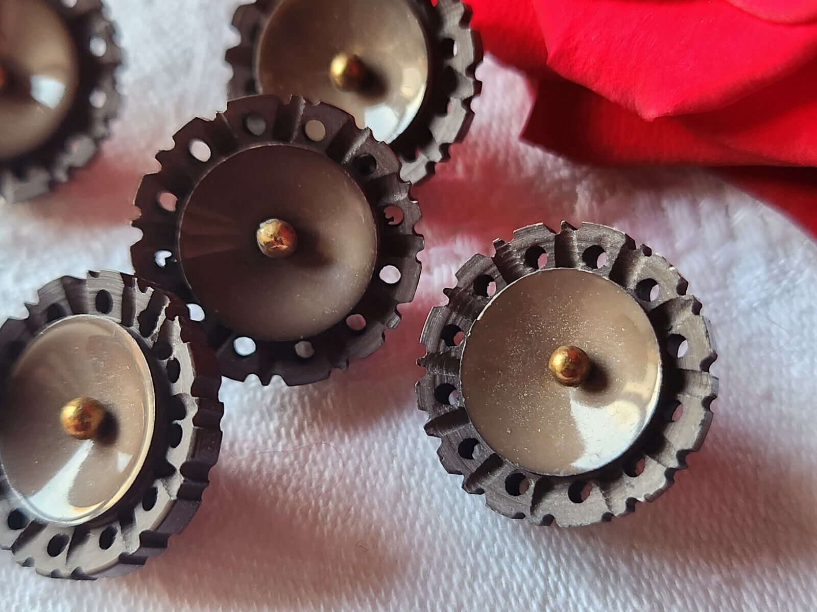 Collection lot 6 boutons anciens marron ajouré pied métal 1,9 cm ref 2104