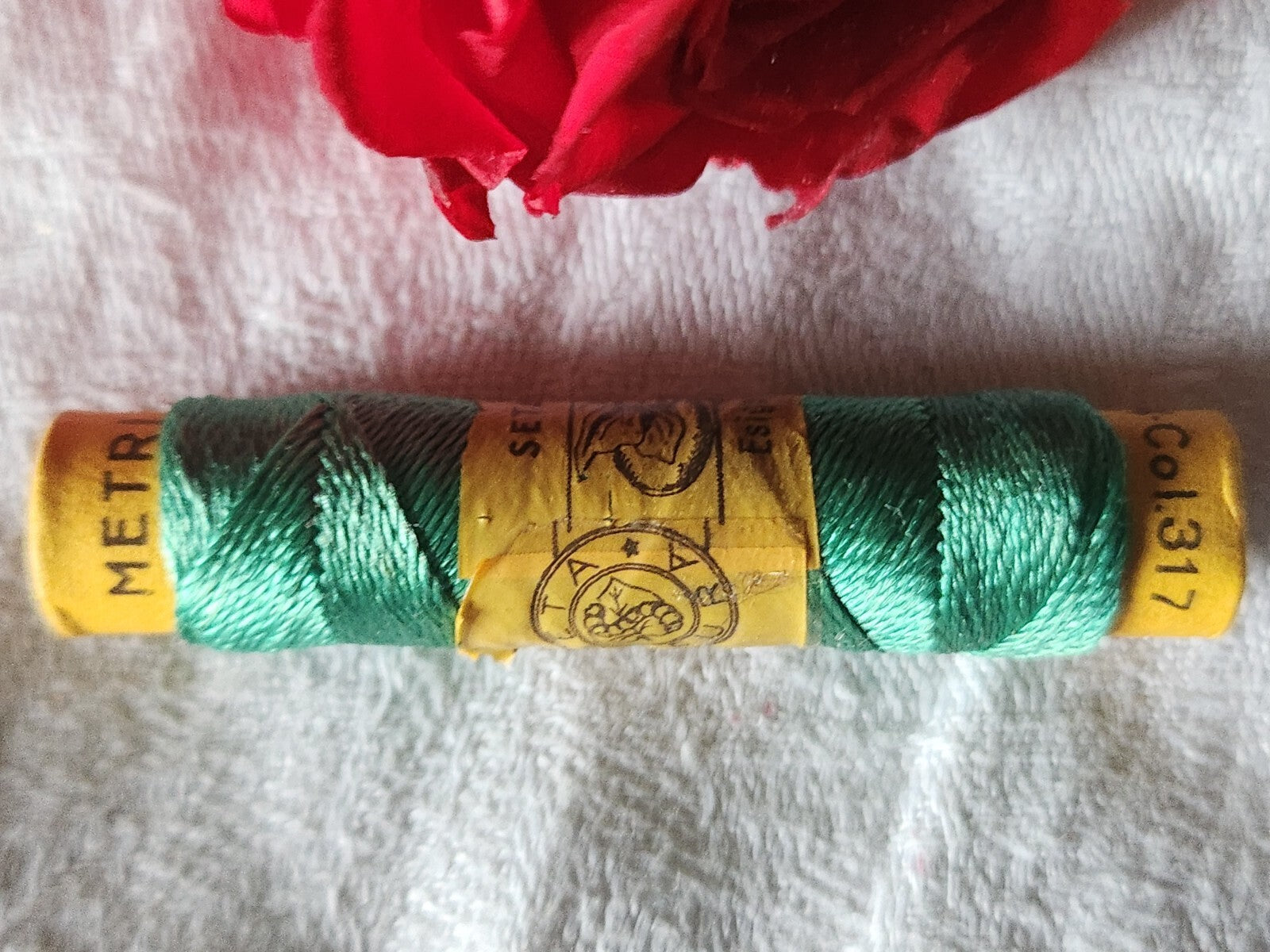 Bobine ancienne pur fil de soie vintage vert broderie n°219 T5