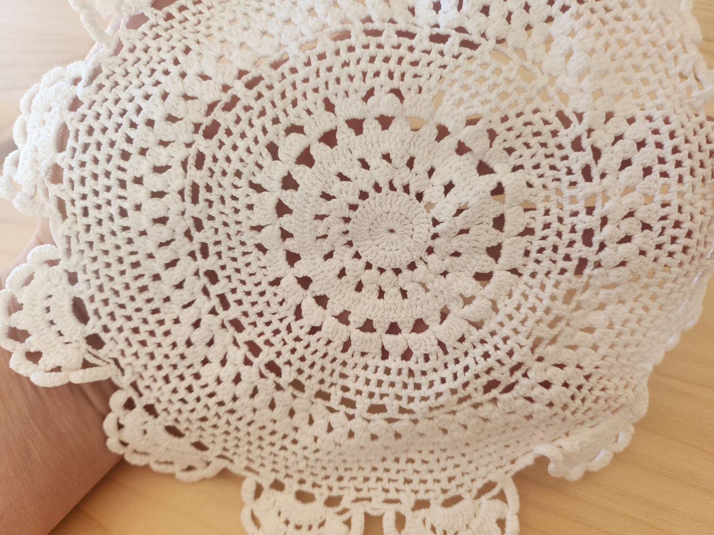Lot 2  napperons anciens crochet blanc 19 sur 21 et 20,5 cm B7