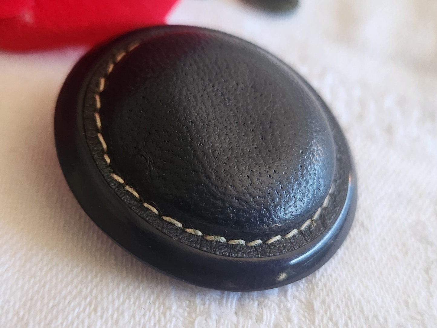Collection gros bouton coeur cuir bleu monture resine 3,7 cm ref 2858