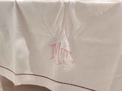 Ancien drap blanc monogramme MT rose et jour tirés B6