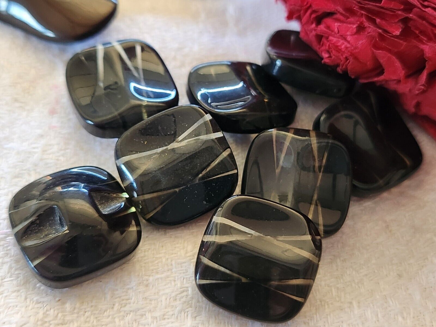 Lot 8 boutons vintage noir cœur gris pied carré 1,5 cm ref 0015