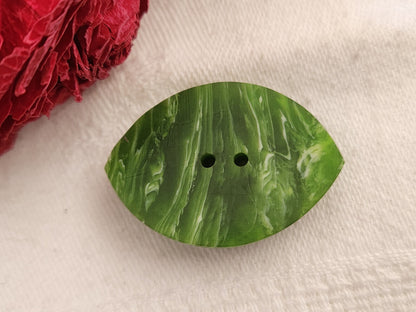 Collection bouton ancien vert jaspé 2,3 cm sur 3,3 cm G2J