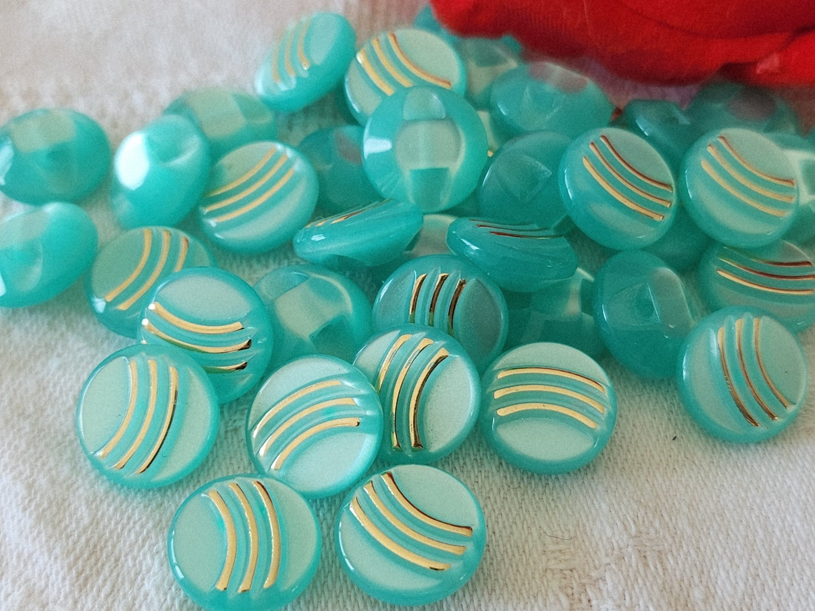 Lot 18 petits boutons vintage bleu lumineux doré pied 1,3 cm ref 3854