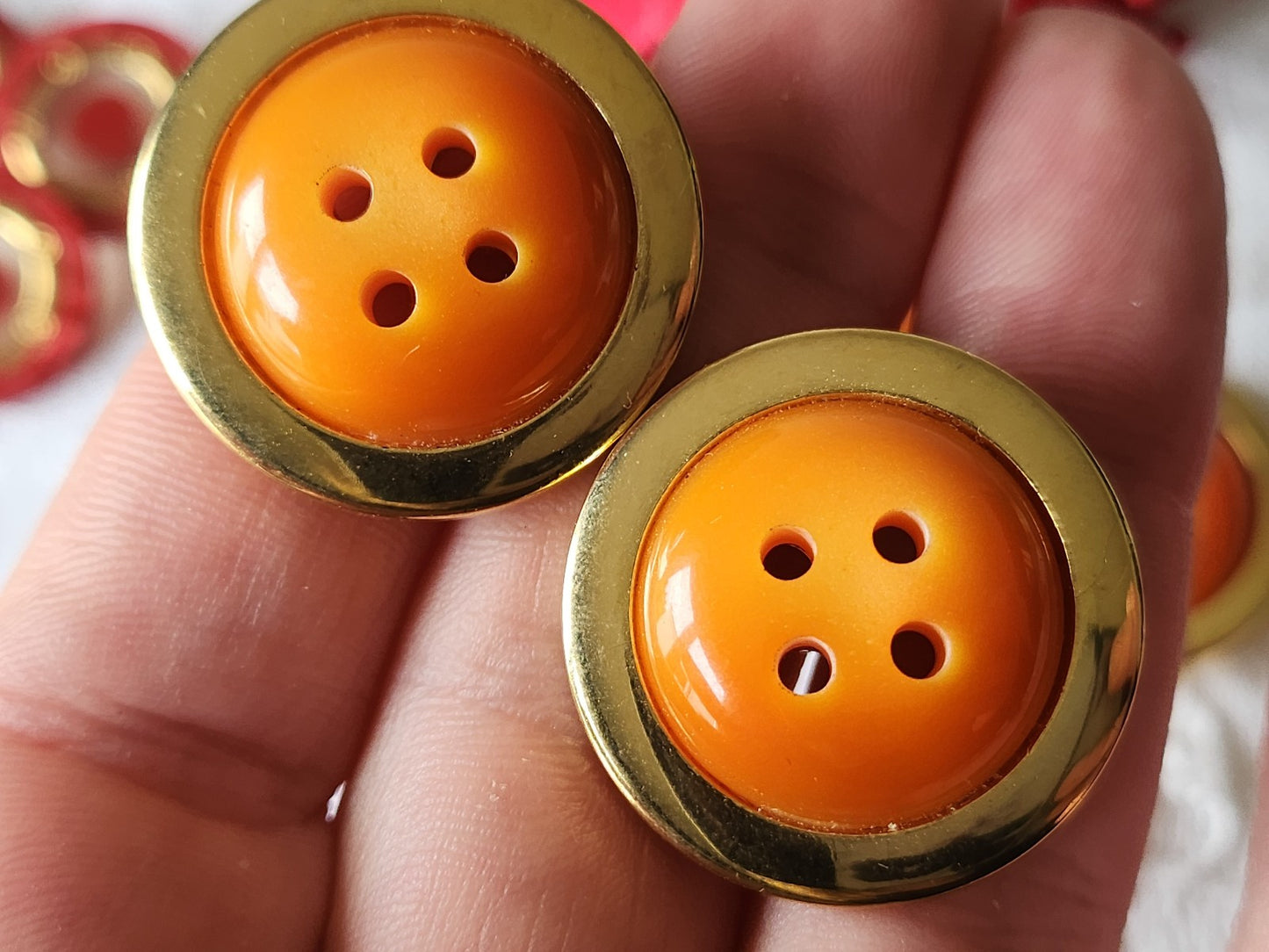 Lot 5 gros boutons vintage orange acrylique doré leger trous 2,8 cm ref 3752