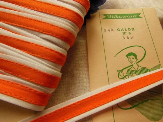 Galon ancien vintage très typé orange blanc 2 mètres sur 1,4 cm A3