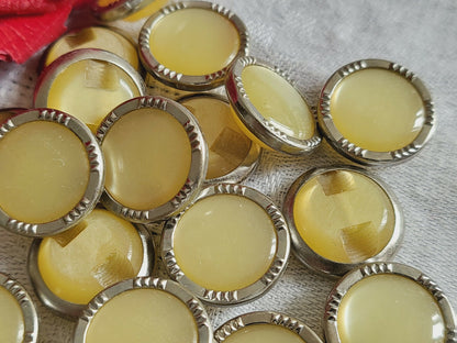 Lot 17 ou 12 Boutons petits vintage jaune monture metal à pied 1,2 ou 1,6 cm