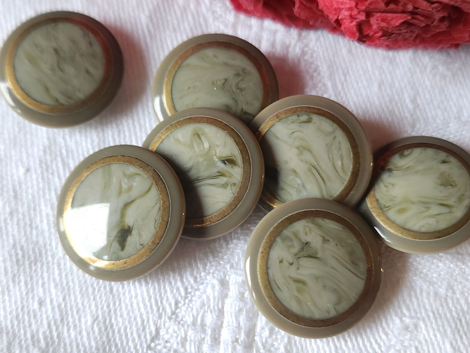 Lot 7 boutons vintage vert/gris 1,8 cm pied travaillé ref 993