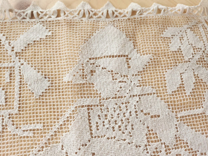 Grande application ancienne quelques brides a remanier moulins 30,5 sur 28cm  B8