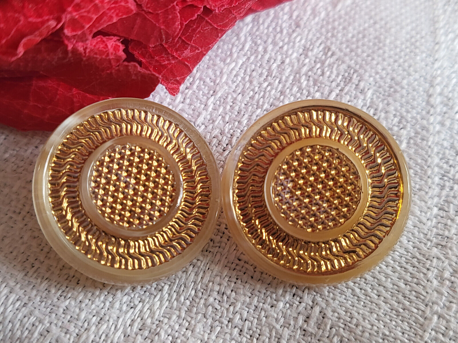 Duo boutons anciens en verre doré beige laiteux à pied  1,7 cm D11B