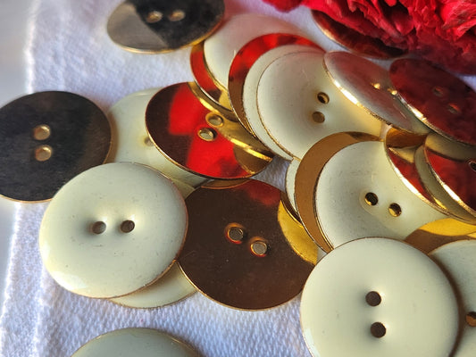 Lot 10 boutons vintage en métal emaillé creme 2,1 cm trous ref 5302