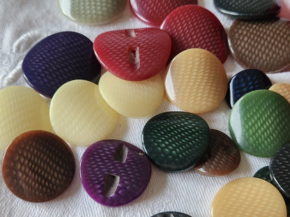 Lot 34 boutons vintage panaché mm modéle pied 1,7 à 2,7 cm ref 3708