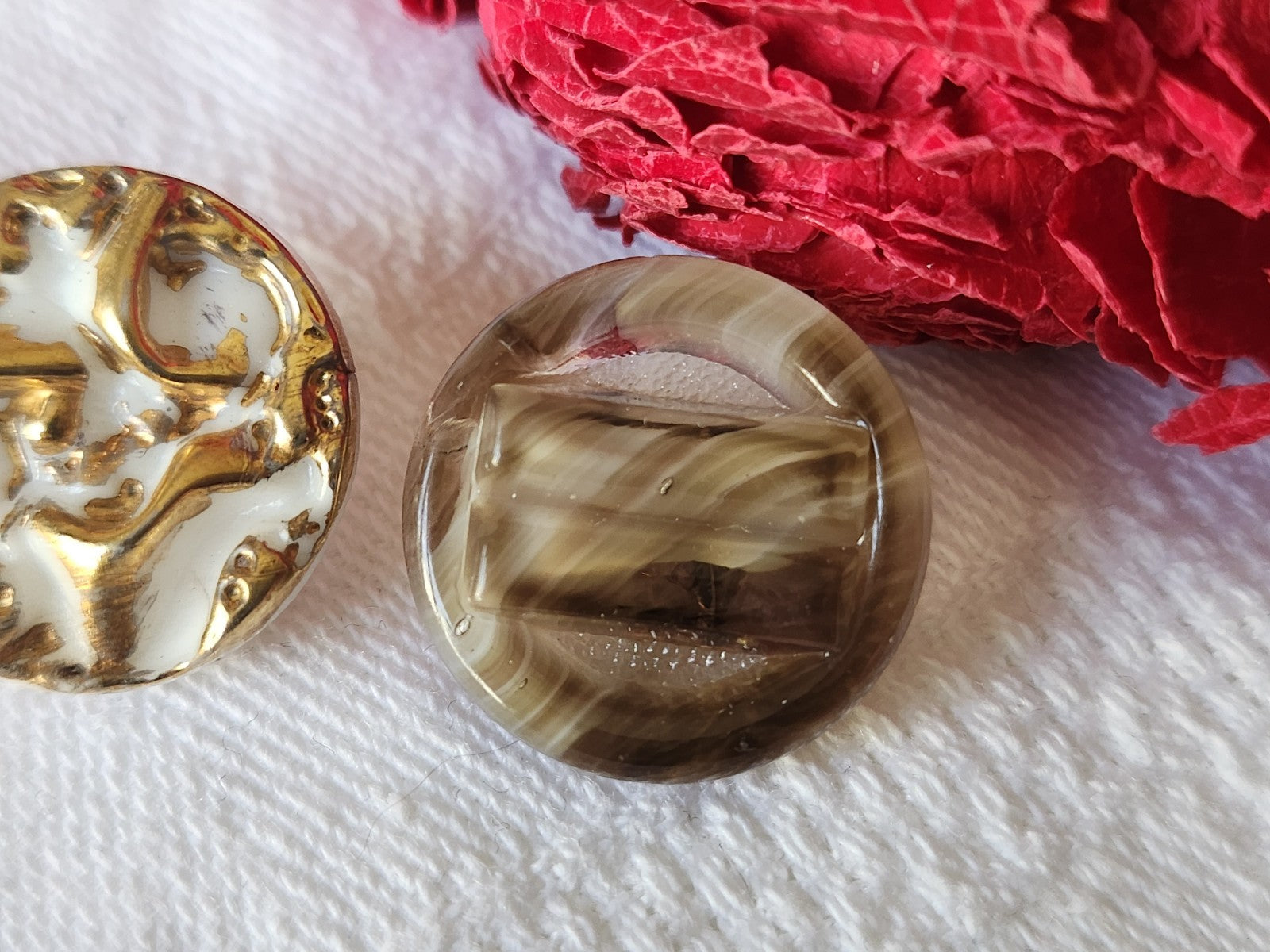 Duo boutons en verre vintage marron blanc doré pied 1,8 cm G13J