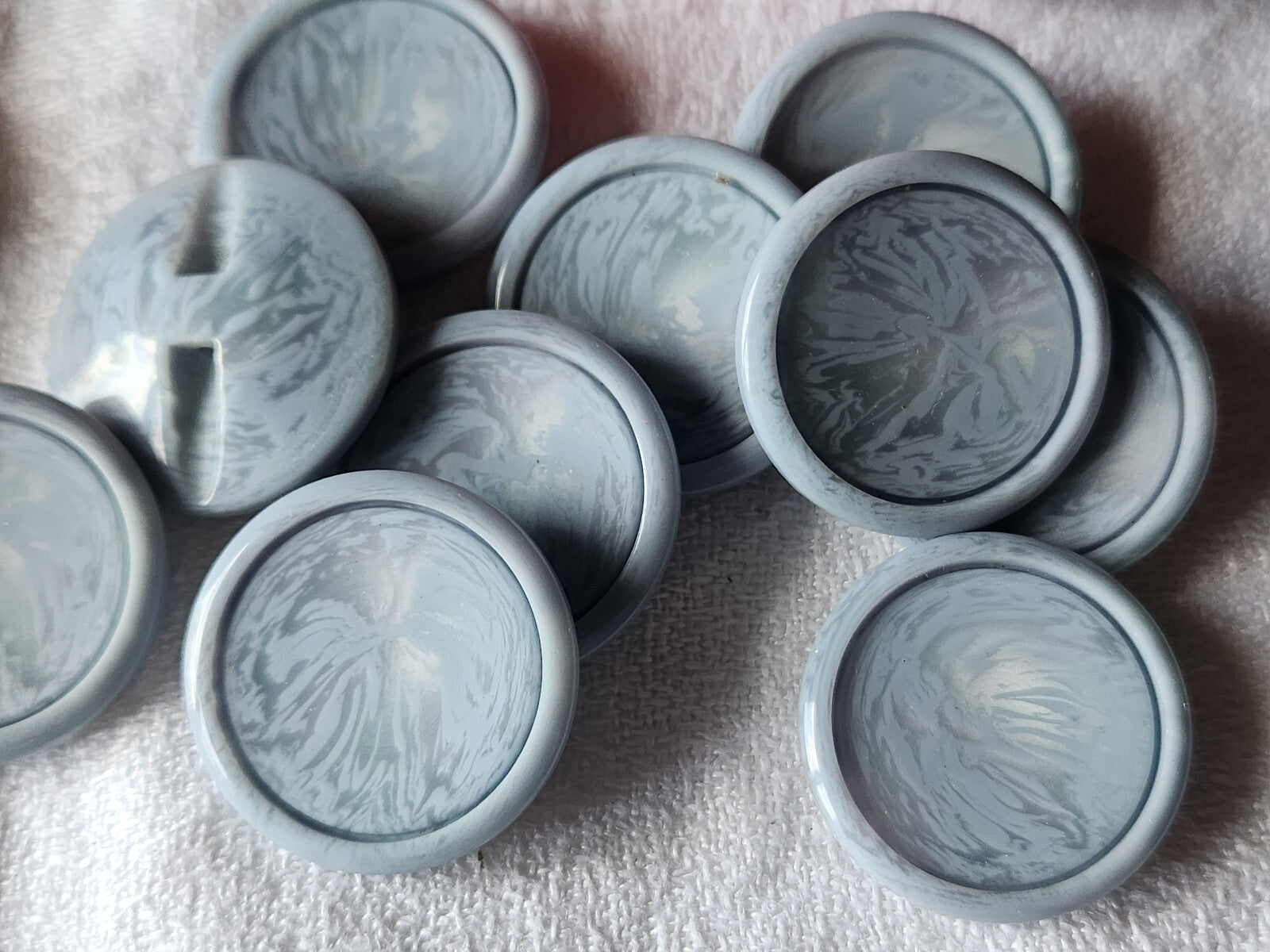 Lot 6 gros boutons vintage bleu chiné fond nacré à pied 2,6 cm ref 1471