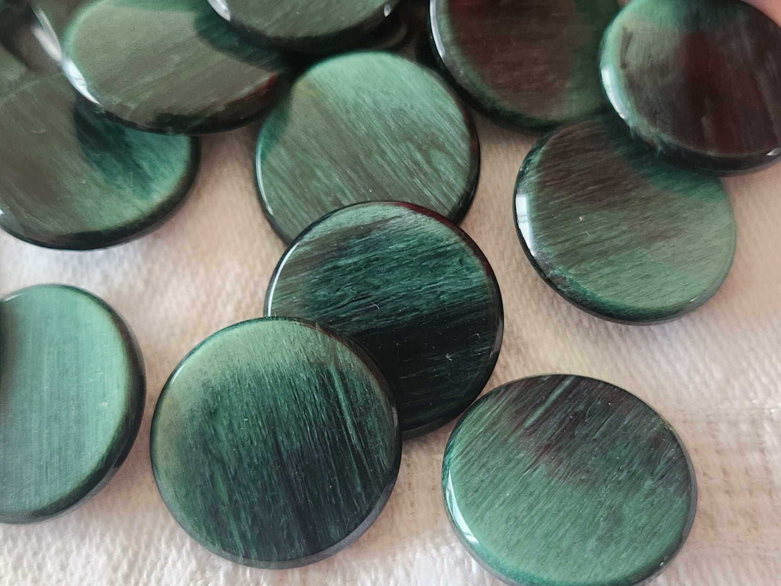Lot 18 boutons vintage vert noir 1,6 cm pied ref 3965