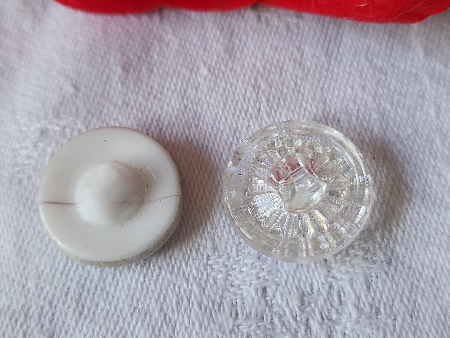 Duo boutons anciens en verre transparent blanc 1,8 cm G16A