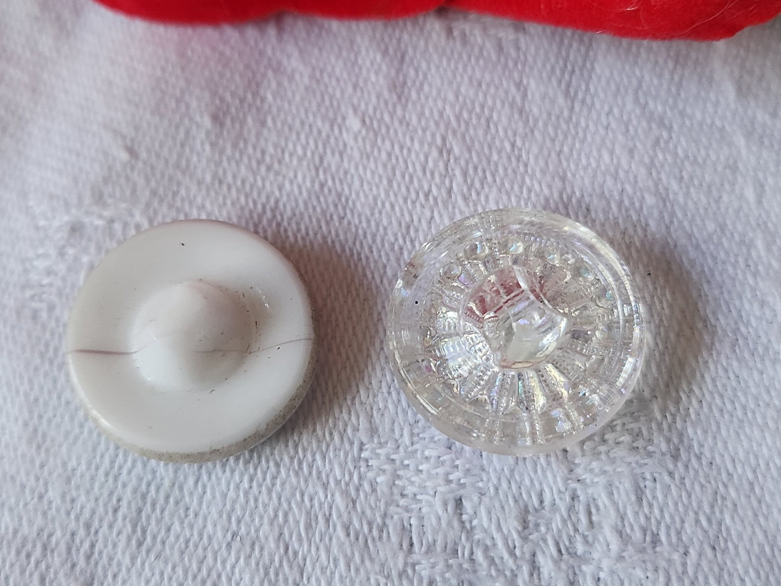 Duo boutons anciens en verre transparent blanc 1,8 cm G16A