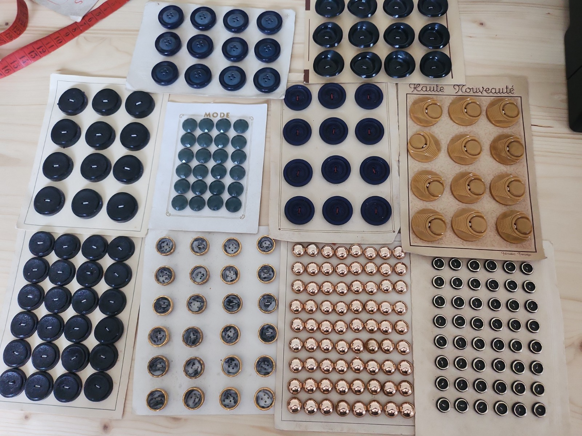 Lot 10 plaques de boutons vintage anciens complétes n°3