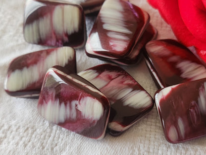 Lot 6 superbes boutons vintage prune reflet nacré 1,9 sur 2,8 cm pied ref 3954